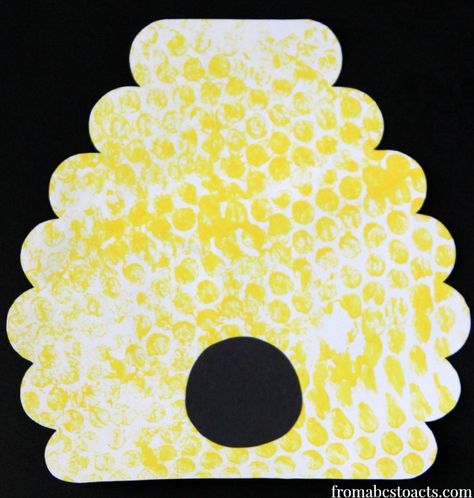 Bubble wrap makes such a fun painting tool for kids! Re-purpose it to create this fun honeycomb inspired Spring bee hive craft for kids! Beehive Craft, Bee Hive Craft, Bee Crafts For Kids, Insects Preschool, Bugs Preschool, Bee Activities, Insect Activities, Spring Art Projects, Insect Crafts