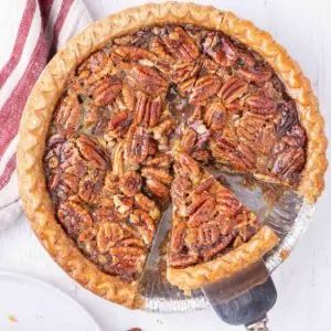 Karo Syrup Pecan Pie Recipe - Desserts On A Dime Karo Syrup Pecan Pie, Texas Pecan Pie, Maple Pecan Pie, Homemade Pie Recipes, Homemade Pecan Pie, Pecan Desserts, Bourbon Pecan Pie, Pecan Pie Easy, Pecan Pie Filling