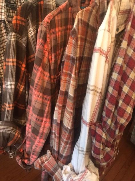 Flannel Aesthetic, Pumpkin Cider, Flannel Outfits Fall, Mae Borowski, Glamping Wedding, Bridal Party Getting Ready, Minimalist Moda, Fall Flannel, Flannel Outfits