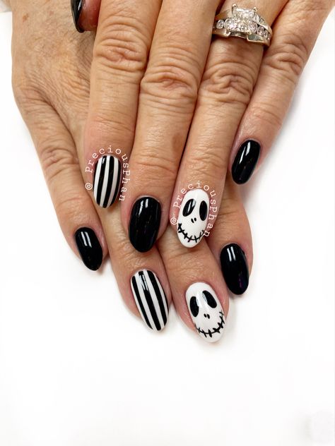 Easy Jack Skellington Nails, Halloween Jack Skellington Nails, Happy Nails Acrylic, Halloween Nail Designs Jack Skellington, Jack Skellington Nail Ideas, Simple Jack Skellington Nails, Jake Skellington Nails, Jack Skellington Nails Short, Jack Skellington Nails Acrylic Short