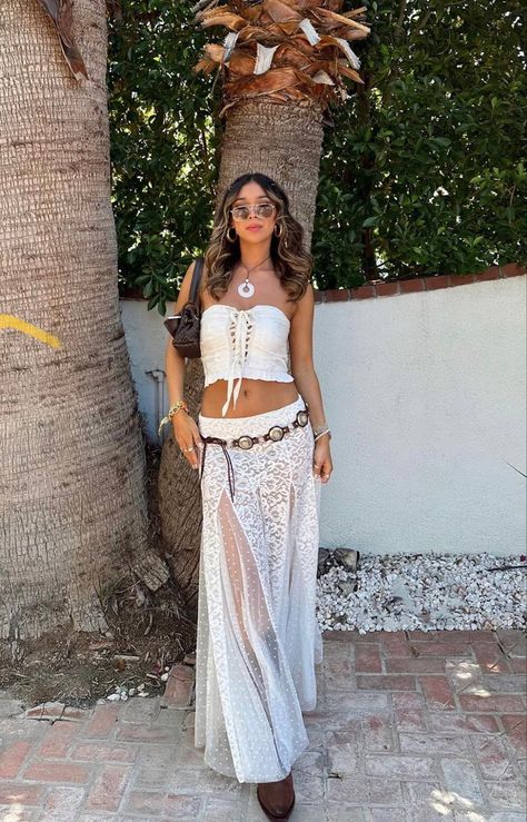 @laurenwolfe on instagram Hippie Music Festival Outfit Ideas, Coachella Skirt, Dresses For Festivals, Mode Coachella, Summer Music Festival Outfits, We Can Dance, Top 10 Hairstyles, Outfits Coachella, Coachella Fits