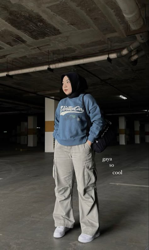 Cargo Pants Outfit Muslimah, Boyish Outfits Plus Size, Ootd Boyish Hijab, Ootd Big Size Casual, Kargo Outfits, Outfit Hijab Casual Gendut, Outfit Cewe Gemuk, Kargo Styles, Ootd Hijab Gendut