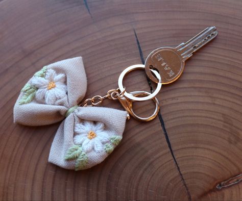 #keyring #keychain #gift #giftideas #accessories Embroidered Keychains Diy, Embroidery Keychain Diy, Embroidered Keychains, Mini Pouch Bag, Embroidery Keychain, Hello Gift, Hair Bows Diy Ribbon, Embroidered Hair Bows, Embroidery Stitches Beginner