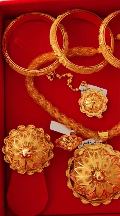 Habesha Jewelry, Ethiopian Cultural Clothes, Eritrean Wedding, Eritrean Dress, Cultural Clothes, Ethiopian Culture, Ethiopian Jewelry, Dream Bracelet, Bridal Gold Jewellery Designs