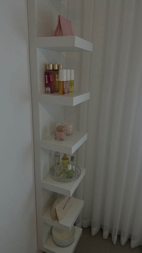 Room Decor Ideas Shelves, Cute Room Shelves, Aesthetic Bedroom Shelves, Chanel Aesthetic Room, Ikea Shelf Ideas, What To Put On Shelves, Shelf Ideas For Bedroom, Shelf Decor Bedroom Aesthetic, Room Decor Shelves