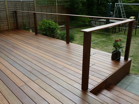 Wire Decking Deck Balustrade Ideas, Decking Balustrade, Patio Railing, Deck Railing Design, Wooden Terrace, Hardwood Decking, Railings Outdoor, Patio Deck Designs, Wooden Deck