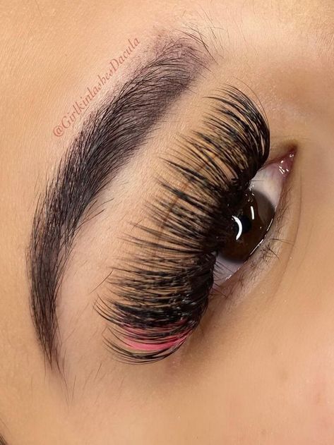 Pop Of Color Eyelash Extensions, Classic Lashes With Color, Lash With Color, Makeup With Colored Lashes, Eyelash Extensions Styles Color, Pop Of Color Lash Extensions, Lashes With Color At The End, Pink Lashes Extensions, Lashes With Pink Ends