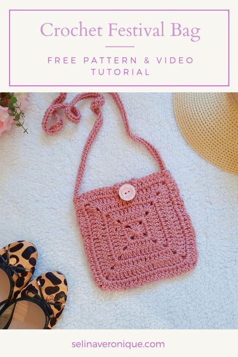 Crochet this easy sling bag with the free pattern and video tutorial. This crochet project is perfect for a festival and the Summer. The simple design is quick to crochet, and this crochet project can be made by beginners too. Crochet Small Bags Free Pattern, Crochet Small Purse Pattern Free, Sling Bag Crochet Free Pattern, Beginner Crochet Purse, Crochet Sling Bag Free Pattern, Crochet Mini Purse, Crocheted Handbags, Boho Sling Bag, Small Crochet Bag