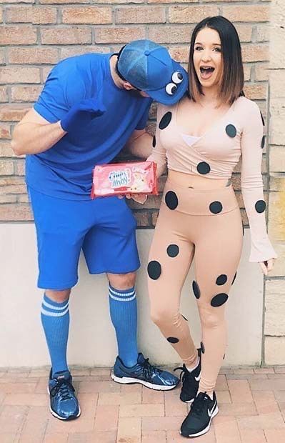 Cookie Monster Costume, Teenage Halloween Costumes, Cookie Costume, Halloween Costumes Diy Couples, Cute Couples Costumes, Couples Halloween Costumes, Funny Couple Costumes, Monster Costume, Unique Couple Halloween Costumes