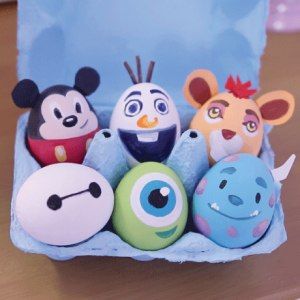 Disney Easter Eggs, Unique Easter Eggs, Creative Easter Eggs, Easter Egg Art, Disney Easter, Easter Presents, Cottage Market, Instruções Origami, Easter Egg Designs