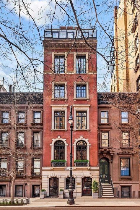 New York Style Apartment, Manhattan Townhouse, Glass Conservatory, Luxury Townhouse, Apartment Exterior, Georgian Townhouse, Window Designs, Row Houses, The Upper East Side