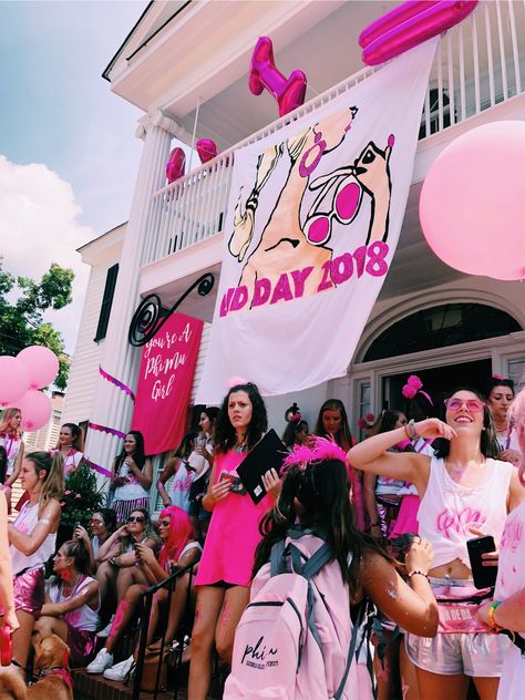 Barbie Bid Day, College Goals, Recruitment Themes, Bid Day Ideas, Halloween Costumes College Girls, Sorority Events, College Sorority, Sorority Bid Day, Bid Day Themes