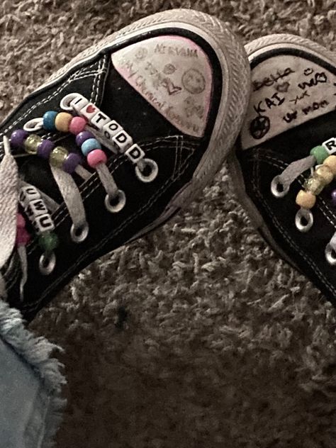 Emo Shoes Converse, Painting On Black Shoes Ideas, Drawings On Shoes Grunge, Emo Shoes Drawing, Converse Shoes Beads, Black Converse Designs, Shoe Decorations Diy Converse, Decorating Converse Shoes Diy, Black Converse Custom Ideas