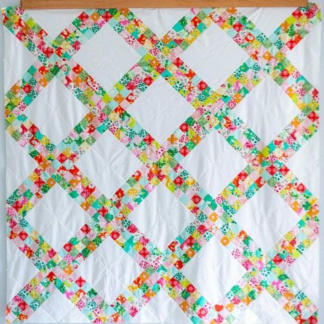 Grandma’s Lattice Quilt – Free Pattern | She Sews! | Bloglovin’ Lattice Quilt Pattern, Quilts Using Fat Quarters, Quilt Free Pattern, Free Applique Patterns, Patchwork Squares, Lattice Quilt, Irish Chain Quilt, Jelly Roll Quilt Patterns, Scrappy Quilt Patterns