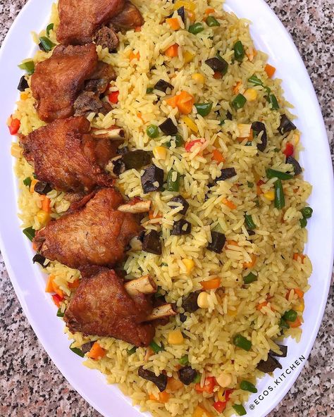 Fried Rice Picture, Food Recipes Pakistani, Dinner Recipes Party, Spicy Chicken Biryani, Rice Picture, Main Course Ideas, Biryani Recipe Chicken, Easy Chicken Biryani, Recipes Pakistani