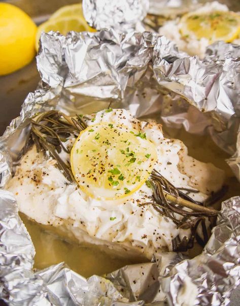 Bbq Halibut Recipes, Foil Packet Fish, Oven Foil Packets, Grilled Halibut Recipes, Halibut Recipes Baked, Fish Meal, Halibut Recipes, Foil Packet Meals, Foil Packet