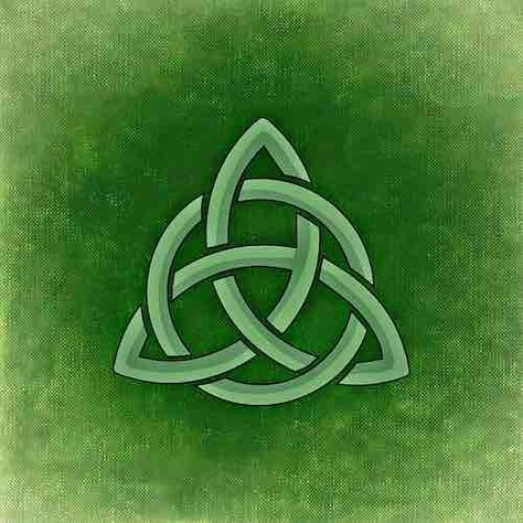 Les 3 symboles celtiques les plus puissants et leur sens caché | Esprit Spiritualité Métaphysiques Trinity Knot Tattoo, Celtic Paganism, Scandinavian Tattoo, Emerald Band Ring, Fire Goddess, Irish Mythology, Knot Tattoo, Celtic Mythology, Witchy Wallpaper