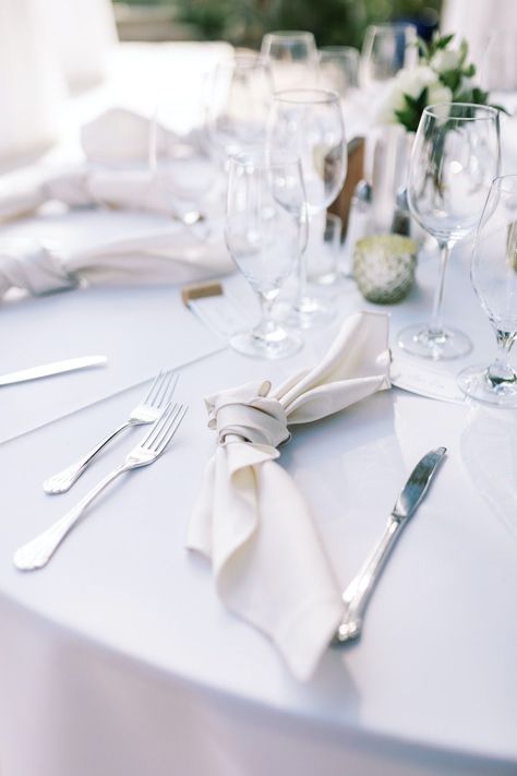 Wedding Table Napkins No Plates, Napkin Wedding Setting, White And Cream Table Setting, Wedding Table Settings Without Plates Napkins, Cloth Napkin Table Setting, Rectangular Napkin Folding Ideas, Wedding Table No Plates, Napkin Only Table Setting Wedding, Napkins For Wedding Reception Linens