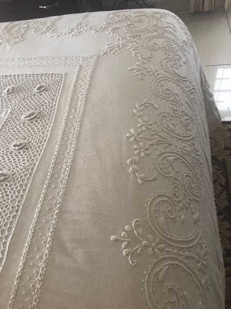 White And Beige Bedroom, Hand Embroidered Bedspread, European Bedroom, Bed Cover Design, Designer Bed Sheets, Skirt Inspiration, Embroidered Bedding, Beige Bedroom, Elegant Bedding