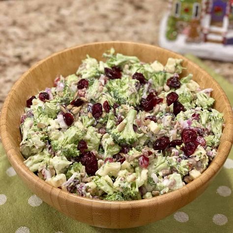 Best Broccoli Cranberry Salad Cranberry Broccoli Salad, Memorial Day Side Dishes, Broccoli Cranberry Salad, Dinner In 321, Broccoli Salad With Cranberries, Homemade Dressings, Best Broccoli, Salad Dinner, Marinated Vegetables