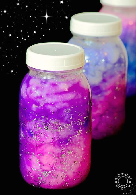 Astronomía para niños: una nebulosa en un frasco Diy Galaxie, Nebula Jars, Calming Jar, Diy Galaxy Jar, Galaxy Jar, Diy Galaxy, Diy Projects For Kids, Diy And Crafts Sewing, בר מצווה