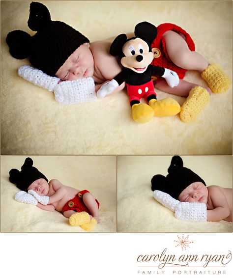 Mickey Mouse Newborn Photoshoot, Mickey Mouse Monthly Pictures, Halloween Baby Photos, Disney Baby Costumes, Miki Mouse, Baby Boy Newborn Photography, Mickey Mouse Outfit, Baby Boy Themes, Mouse Outfit