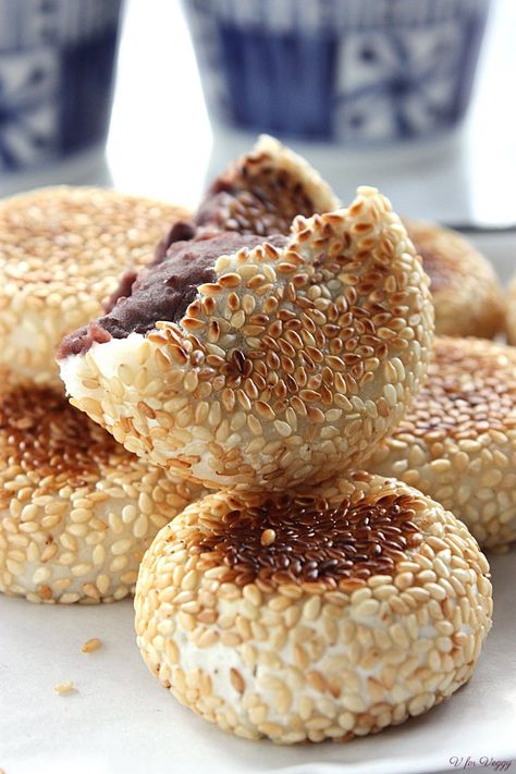 Red Bean Rice, Sticky Rice Cakes, Sticky Rice Cake, Sweet Sticky Rice, Bean Rice, Rice Cake Recipes, Chinese Snacks, Asian Sweets, Red Bean Paste