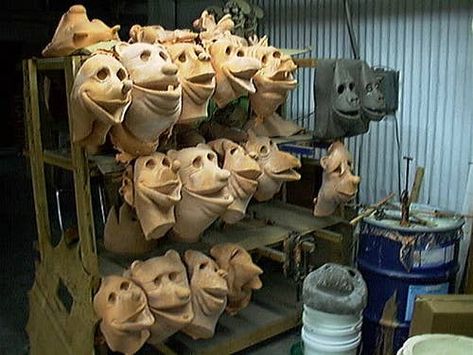 Chuck E Cheese Animatronics, Old Animatronics, Rockafire Explosion, Latex Masks, Showbiz Pizza, Pizza Cheese, Image Meme, Uncanny Valley, Chuck E Cheese