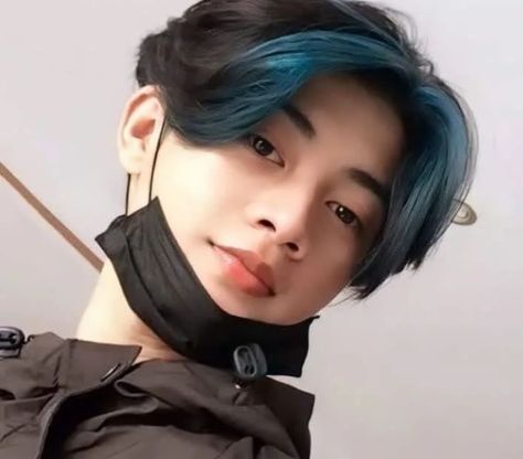 Short Black Haircuts, Boys Colored Hair, Short Blue Hair, Short Dyed Hair, Long Hair Highlights, Dyed Hair Blue, Light Blue Hair, Cute Hair Colors, Black Hair With Highlights