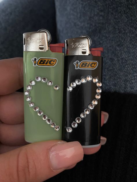 Customized Lighters For Boyfriend, Slytherin House Aesthetic, Decorating Lighters, Lighter For Boyfriend, Lighters Decorated Diy, Matching Lighters, Aesthetic Lighter, Lighter Heart, Lighter Art