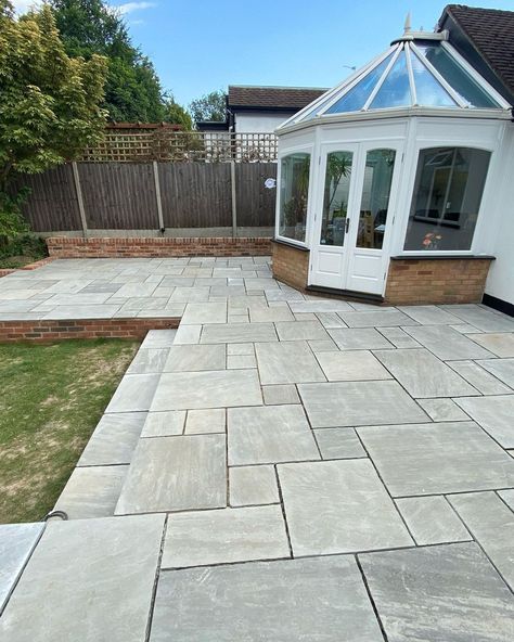 The Mucky Trowel Company on Instagram: “Making the most of your garden 🌳 Kandla grey Indian sandstone raised patio ✔️ Brickwork planters ✔️ Composite decking ✔️ In-ground��…” Indian Sandstone, Grey Patio, Raised Patio, Composite Decking, Brickwork, Patio Area, Patio, Outdoor Decor, Grey