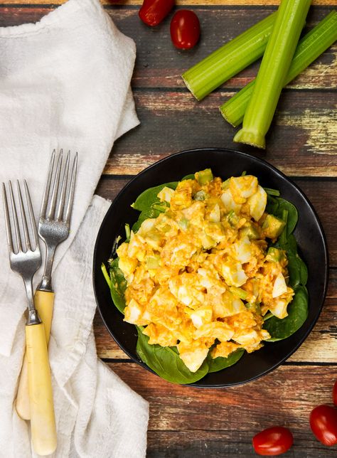 Buffalo Chicken Egg Salad Chicken And Egg Salad, Chicken Egg Salad, Salad Simple, Vegetarian Quinoa, Egg Salad Sandwiches, Healthy Buffalo Chicken, Butter Chicken Recipe, Keto Lunch, Salad Recipes For Dinner