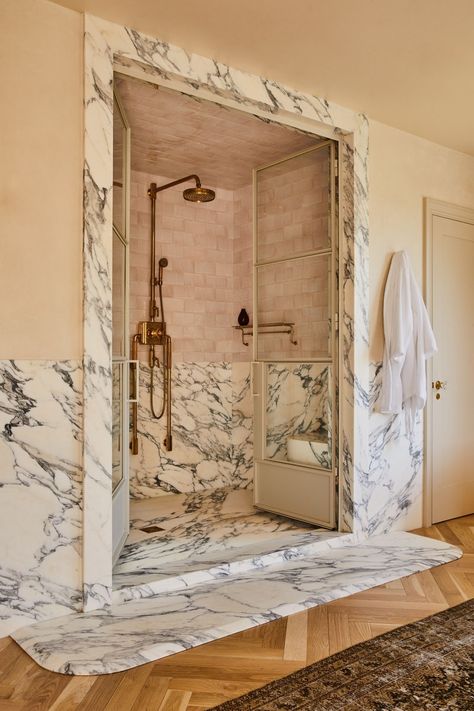 Disc Interiors, Marble Showers, Interior Minimalista, Park Homes, Step Inside, Architectural Digest, Bathroom Inspiration, Contemporary Interior, Bathroom Interior Design