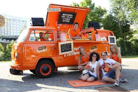 volkswagen t2 food truck aperol per promozione itinerante Citroen Type H, Street Food Business, Famous Drinks, Italian Party, Preserving Herbs, Food Truck Festival, Coffee Truck, Beach Themed Party, Custom Recipe