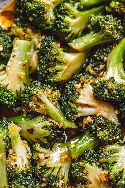 Sauteed Broccoli Recipe with Garlic Stir-Fry Sauce - #broccoli #recipe #eatwell101 - This quick and easy broccoli stir fry takes less than 20 minutes to make. You'll love the delicious garlicky sauce! - #recipe by #eatwell101® Sauteed Broccoli, Veggie Stir Fry Recipes, Chicken Bites Recipes, Broccoli Sauteed, Fried Broccoli, Easy Broccoli, Broccoli Recipe, Broccoli Stir Fry, Fry Sauce