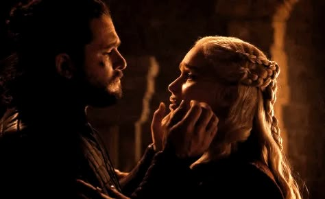 Jon and Daenerys S8E4 Jon X Daenerys, Jon Snow Gif, Jon Daenerys, Jon And Daenerys, Jon Snow Daenerys, Dany And Jon, Kit And Emilia, Queen Daenerys, Daenerys And Jon