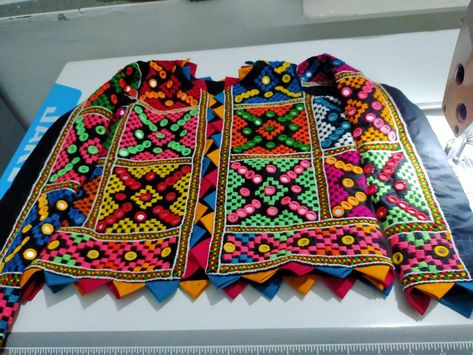 # coti Sadu Work, Kutchi Work, Long Sleeve Vintage Dresses, Long Blouse Designs, Navratri Collection, Hand Work Design, Choli Blouse, Embroidered Robes, Hand Embroidery Patterns Flowers