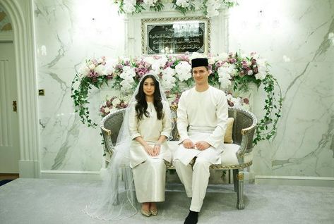 Malay Wedding Dress Nikah, Tunku Aminah, Melayu Wedding, Malay Wedding Dress, Muslim Wedding Gown, Pose Prewedding, Baju Kahwin, Nikah Outfit, Nikah Dress