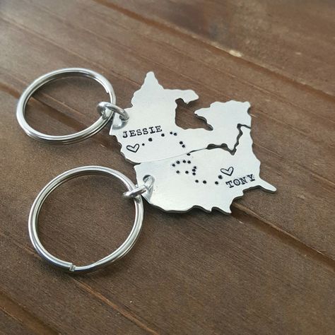 Long Distance Keychain, Relationship Map, Usa Maps, Friendship Keychains, Romantic Stuff, Home Map, Relationship Bracelets, Heart Place, Distance Love