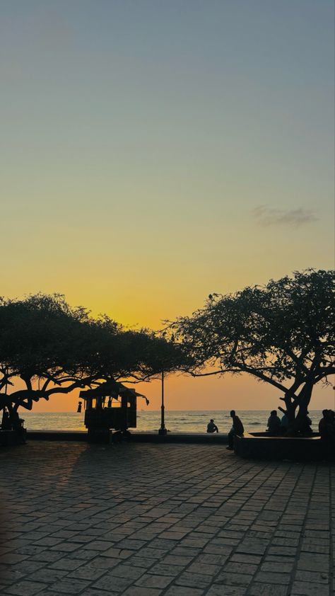 Fort Kochi Kochi Story, Fort Kochi Night, Fort Kochi Photography, Kochi Night View, Fort Kochi Aesthetic, Kochi Aesthetics, Kochi Night, Fort Aesthetic, Fort Kochi Beach