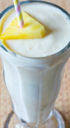 Pineapple Milkshake Recipe, Pineapple Milkshake, Fruit Milkshake Recipe, Malt Recipe, Pineapple Shake, Yummy Milkshake Recipes, Fruit Milkshake, Homemade Milkshake, Malted Milk