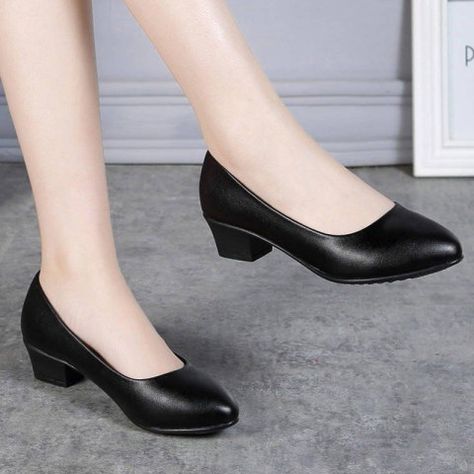 Pumps, Women's Comfortable High Heels Black School Shoes, Comfortable High Heels, Work Shoes Women, Black Clothes, Heels Online, Free Shoes, Black Leather Shoes, Rubber Heels, Work Shoes