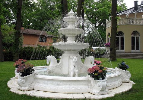 Garden Statues For Sale, Large Outdoor Fountains, Fountain Park, Water Fountain Design, Sculpture Fountain, Statue Fountain, Garden Water Fountains, Fountain Design, Pool Fountain