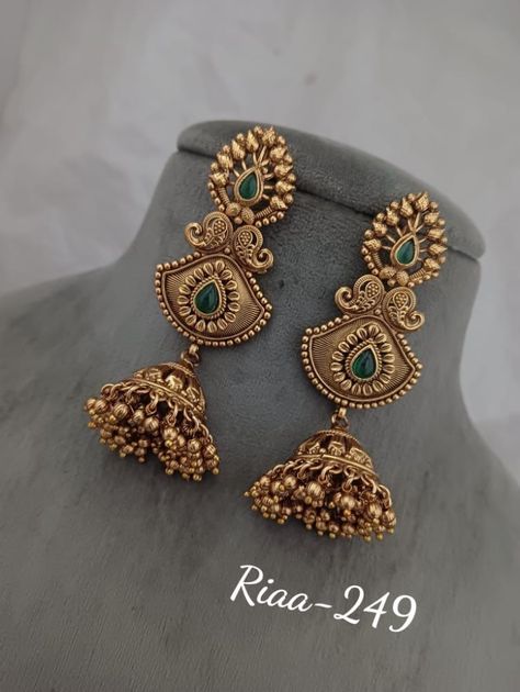 South Earring Design, Zumka Earrings, Gold Jhumki Indian Jewelry, 4 Grams Gold Ear Rings, Gold Jhumka Earrings Bridal, Jumkas Gold, Daily Use Gold Earrings Indian, Gold Jhumka Designs, Latest Gold Earrings Designs