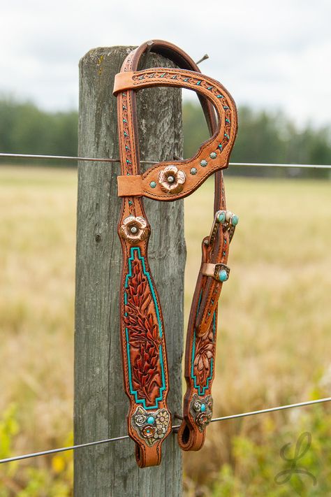 I've been wanting to create a headstall like this for awhile, and finally drew a design I liked! Inspired by Indian Paintbrushes and Daisy's, this short cheek headstall features both, on each cheek. I painted the flowers ever so slightly, so it isn't overpowering, but just enough you can see a little color coming through.I used Rowdy Rose conchos on the bit ends and one on the ear piece. Added some buckles with turquoise and cream stones, and painted small turquoise dots across the poll and ear. A few turquoise dots to finish it all up!This is a super pretty headstall. Not too flashy, just the right amount of detail. One of my fav's!This headstall measures 34.5" from bit end to end, and has 2 holes larger and 2 holes smaller for adjustment.*Please remember to put clear nail polish on your Western Shopping, Barrel Racing Tack Sets, Leather Horse Tack, English Saddles, Headstalls For Horses, Barrel Racing Tack, Horse Halter, Ear Piece, Cowgirl Accessories