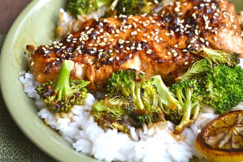 Chili Garlic Salmon Broccoli Bowls Broccoli Bowls, Asian Salmon Recipes, Salmon Broccoli, Bowls Healthy, Seared Salmon Recipes, Salmon And Broccoli, Garlic Salmon, Rice Bowls Recipes, Healthy Weeknight Dinners