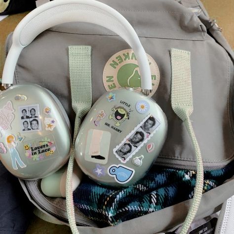 Headphone Decoration, Iphone Headphones, Airpod Max, Cute Headphones, Cocoppa Wallpaper, Airpods Max, What In My Bag, School Motivation, Apple Products