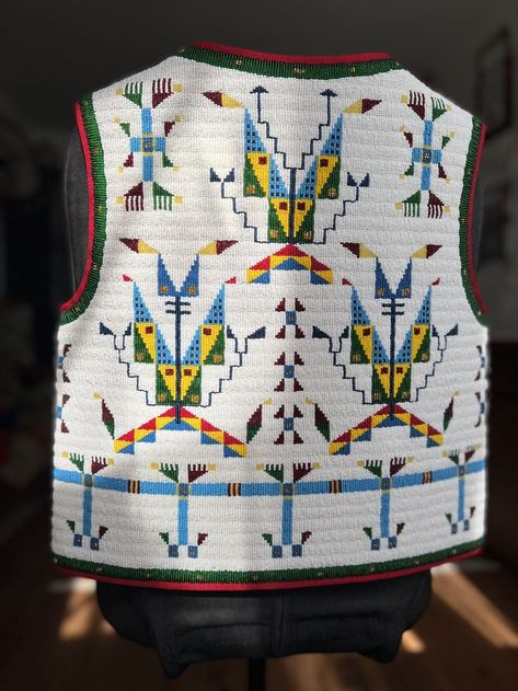 Lakota-style fully beaded vest (back side) https://www.facebook.com/mikhacloud Lakota Beadwork Patterns, Beaded Vest Native American, Lakota Beadwork Designs, Beadwork Outfit, Lakota Design, Lakota Art, Lakota Beadwork, Cosmic Warrior, Pendleton Clothing