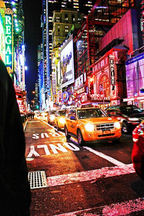 Lights At Night, Voyage New York, I Love Nyc, Tall Buildings, Wallpapers Android, Little Italy, City Street, Night City, Neon Lights