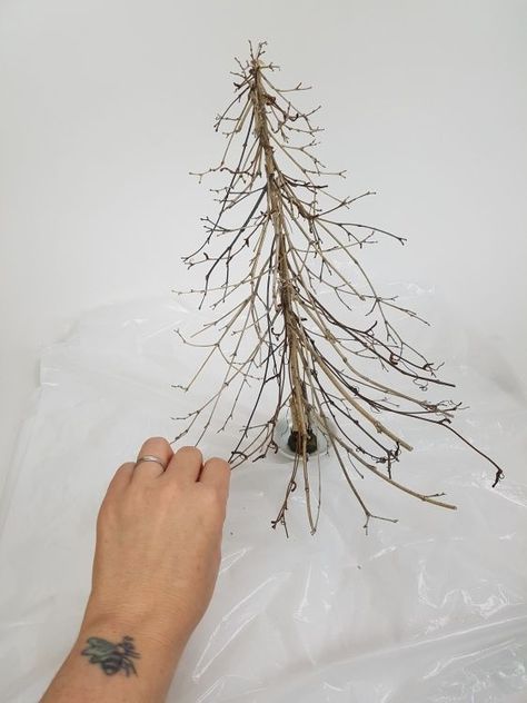 Diy Twig Christmas Tree, Twig Tree Christmas, Twig Crafts Branches Sticks Diy Ideas, Painted Sticks Diy, Twig Stars, Christmas Wreath Designs, Twig Christmas Tree, Twig Crafts, Driftwood Christmas Tree